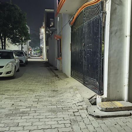 Girija Shail Bhavan Ayodhya Luaran gambar